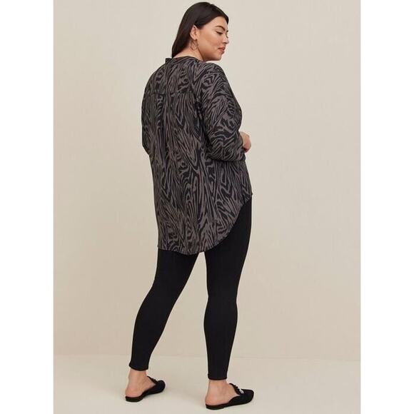 Torrid Womens Shirt Sz 00 M L‎ 10 Deep Black Gray Zebra Print Blouse Chiffon NEW - Picture 4 of 11